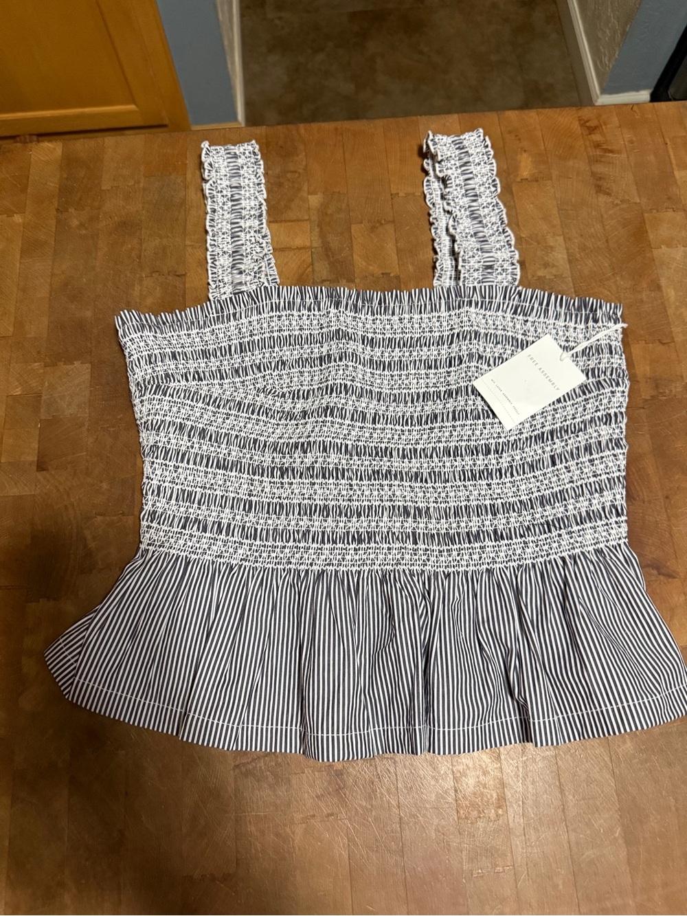Striped Smocked Peplum Dressy Summer Tank Top Dark Blue & White Women’s Sz L